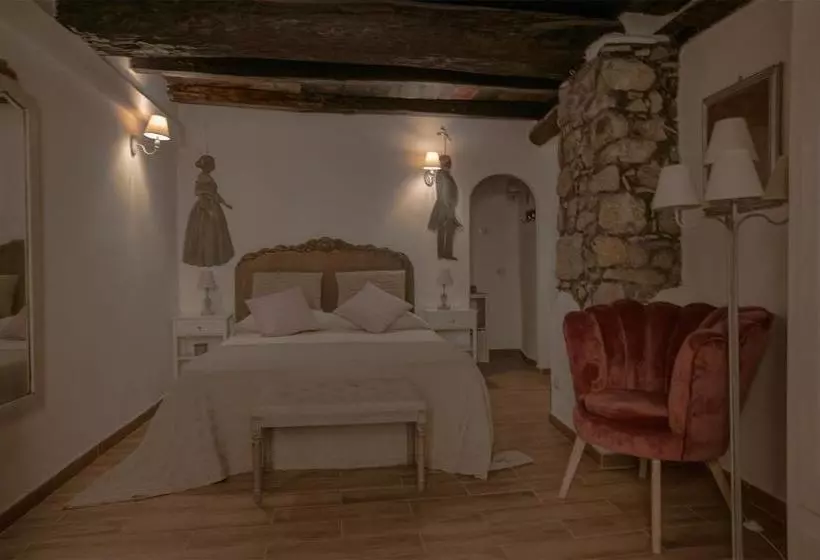 تختخواب و صبحانه Livia's Charming Room