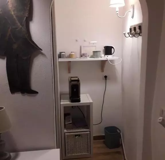 تختخواب و صبحانه Livia's Charming Room