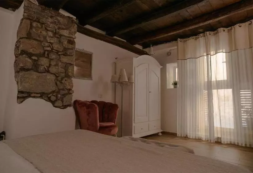 تختخواب و صبحانه Livia's Charming Room