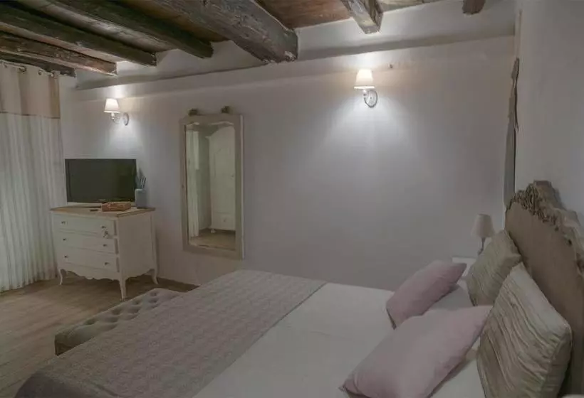 تختخواب و صبحانه Livia's Charming Room
