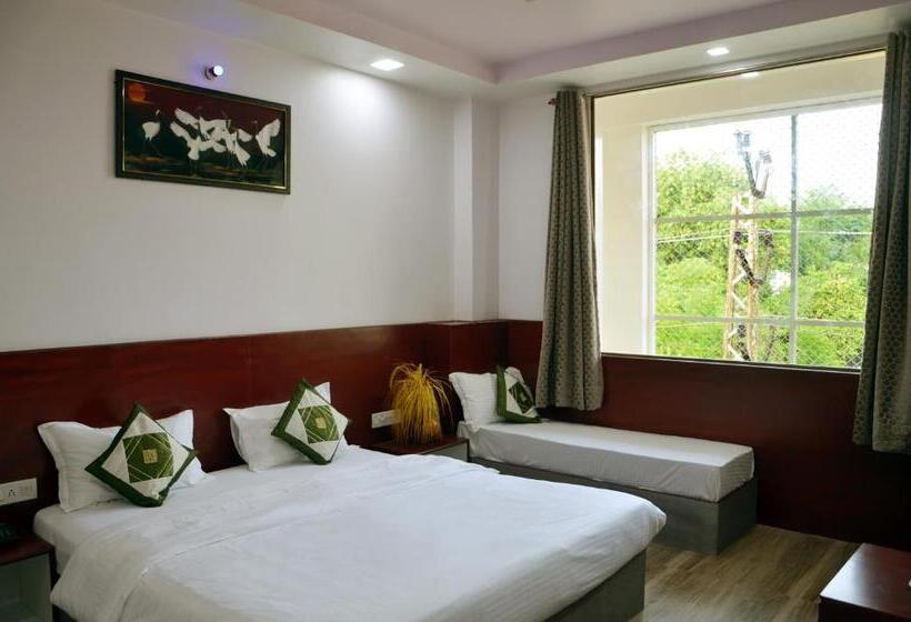 Отель Meera Mahal