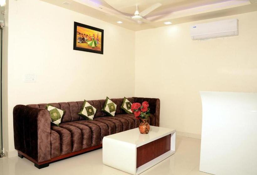 Отель Meera Mahal