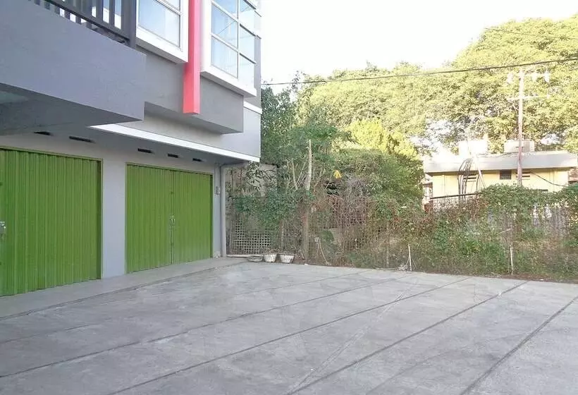 هتل Reddoorz At Lapangan Bandara Sam Ratulangi Manado