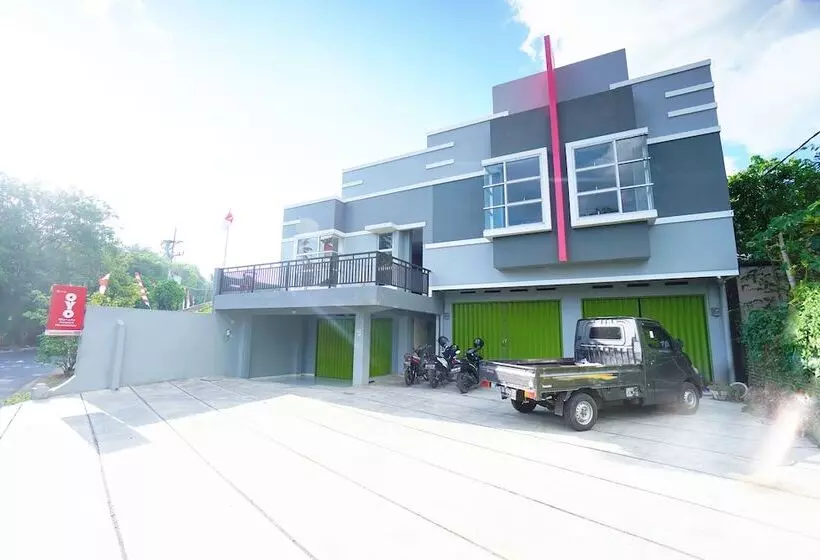 هتل Reddoorz At Lapangan Bandara Sam Ratulangi Manado