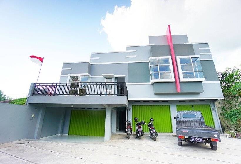 فندق Reddoorz At Lapangan Bandara Sam Ratulangi Manado