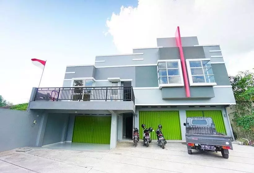 هتل Reddoorz At Lapangan Bandara Sam Ratulangi Manado