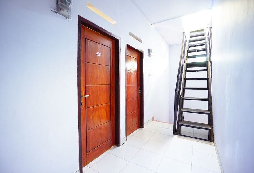 فندق Reddoorz At Lapangan Bandara Sam Ratulangi Manado