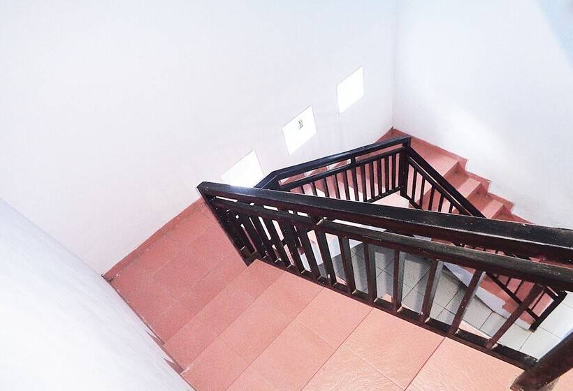 فندق Reddoorz At Lapangan Bandara Sam Ratulangi Manado