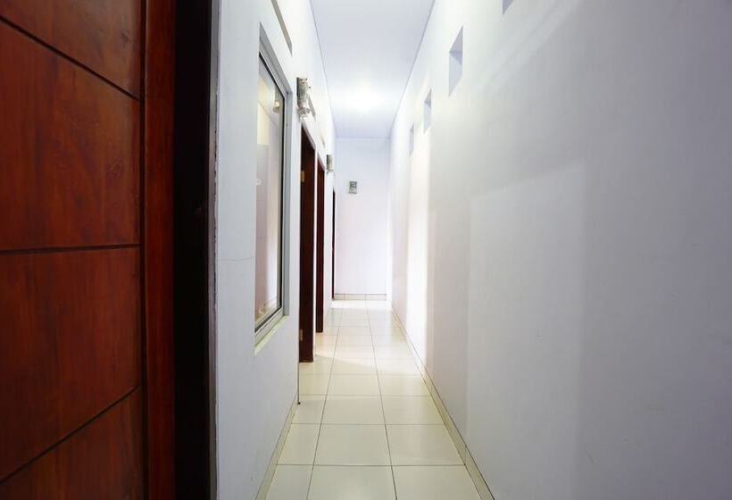 فندق Reddoorz At Lapangan Bandara Sam Ratulangi Manado