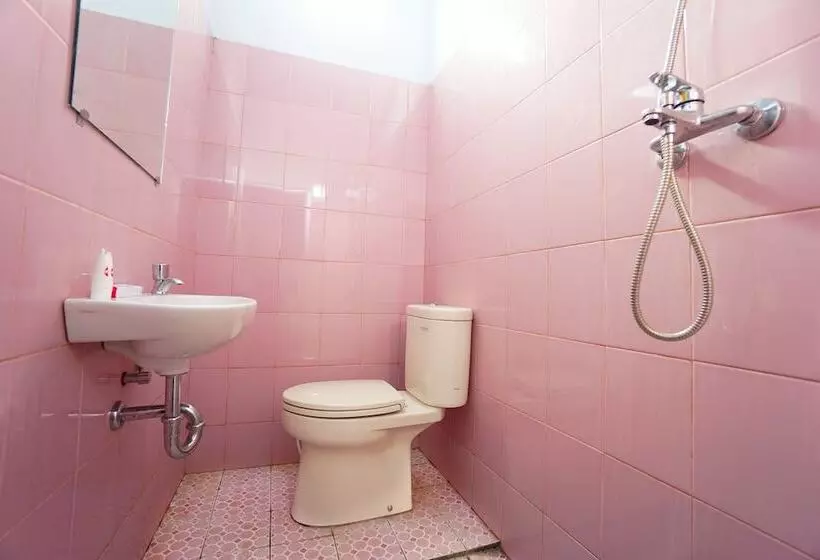 هتل Reddoorz At Lapangan Bandara Sam Ratulangi Manado