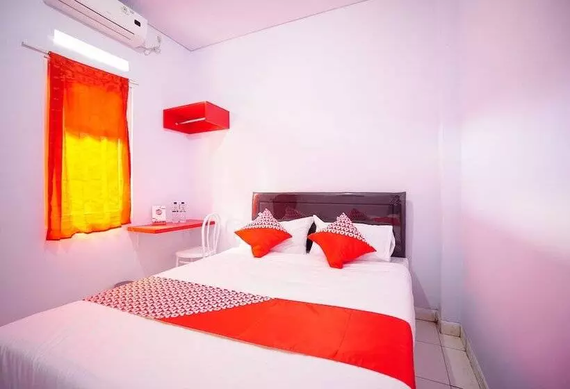 هتل Reddoorz At Lapangan Bandara Sam Ratulangi Manado