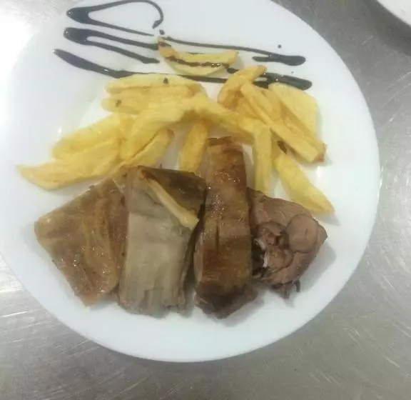 Hotelli Taverna Zisi