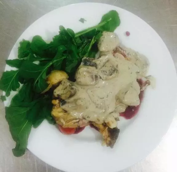 Hotelli Taverna Zisi