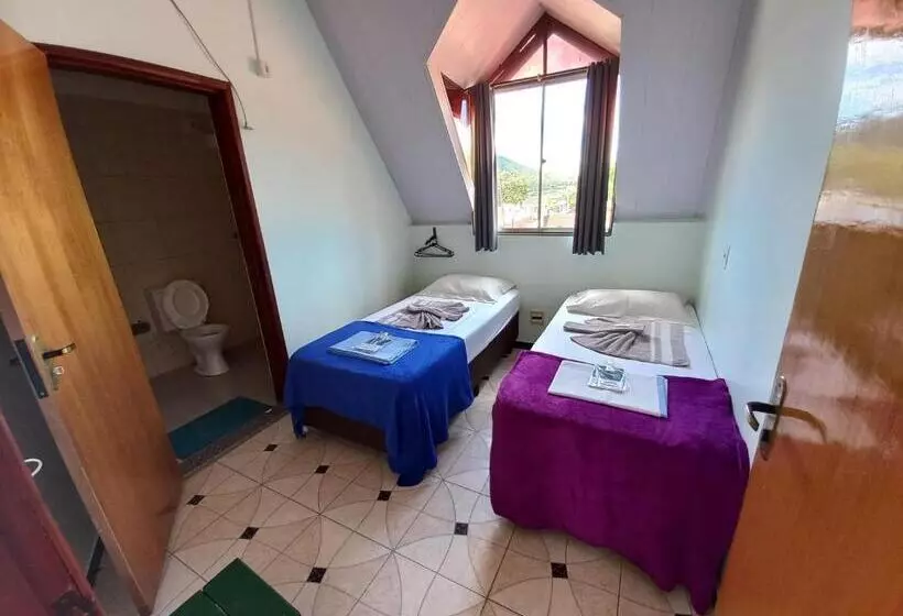 ペンション Pousada Adorno