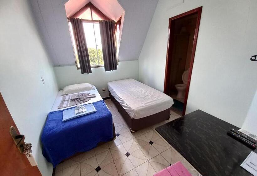 פנסיון Pousada Adorno