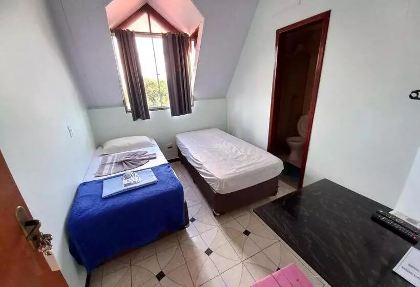 ペンション Pousada Adorno