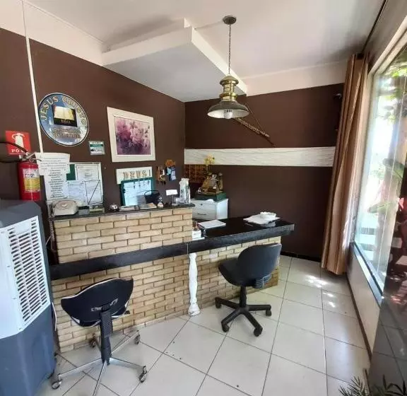 ペンション Pousada Adorno