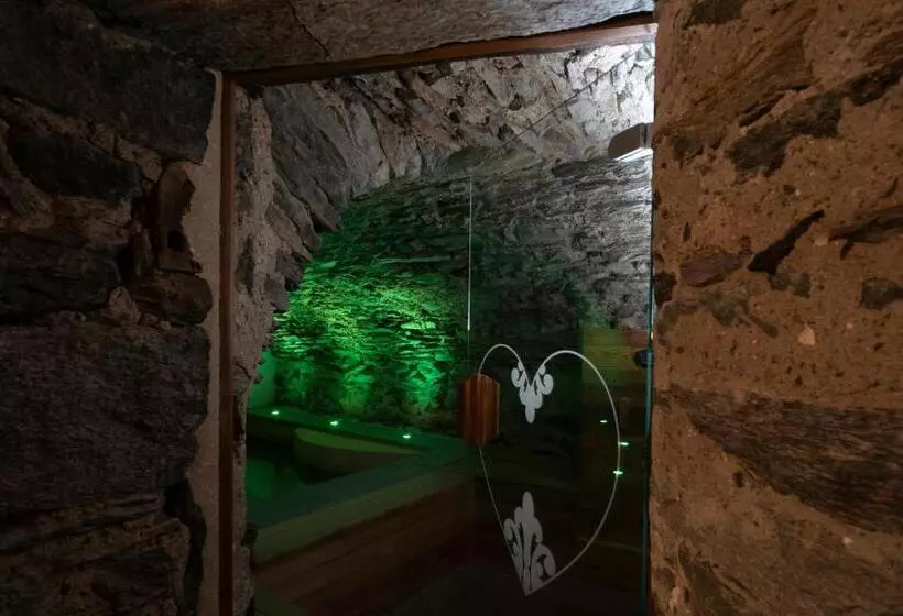 Majatalo Au Coeur Du Village Chambres D Hôtes & Spa