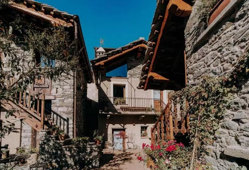 Majatalo Au Coeur Du Village Chambres D Hôtes & Spa