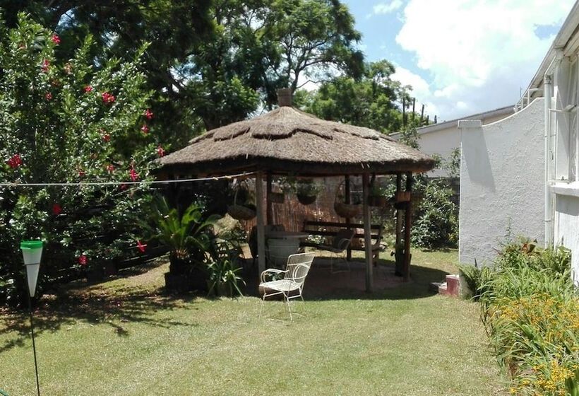 هاستل Ann Bruce S Backpackers