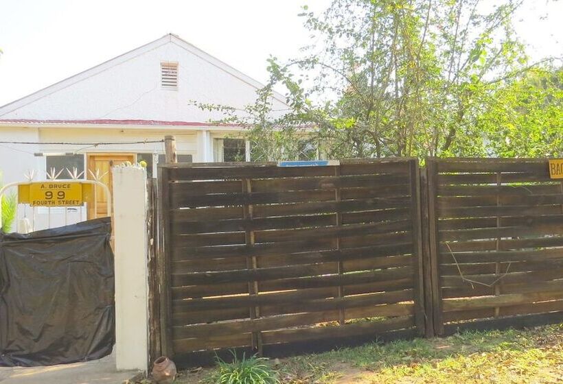 هاستل Ann Bruce S Backpackers