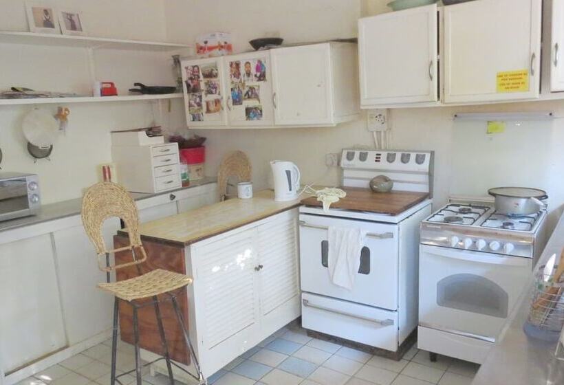 هاستل Ann Bruce S Backpackers