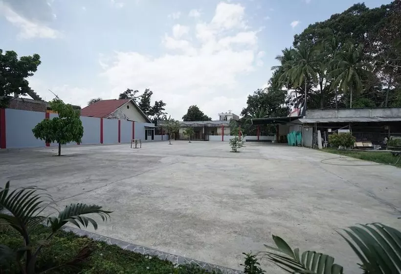 ホテル Oyo 1253 Wismakito Syariah