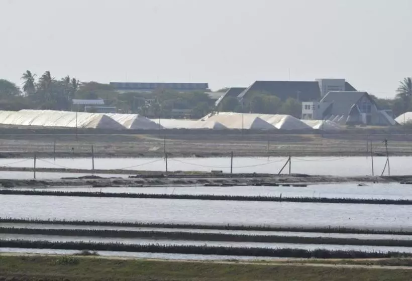 هتل Samren Restaurant And Guest House