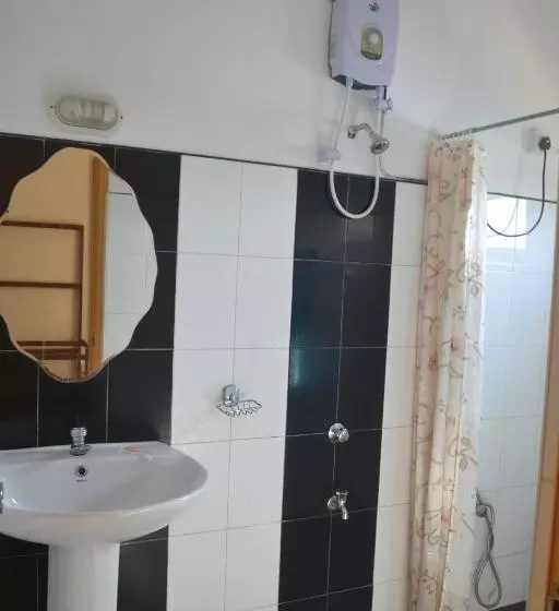 هتل Samren Restaurant And Guest House