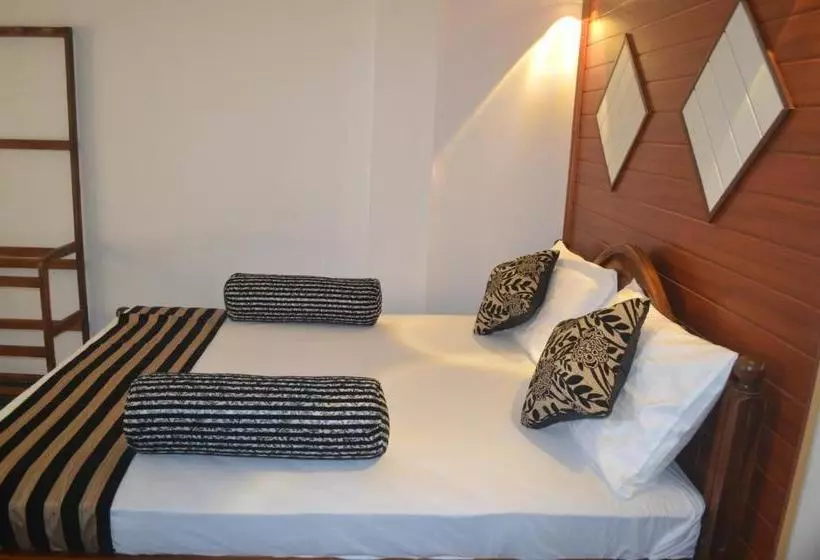 هتل Samren Restaurant And Guest House