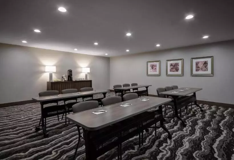ホテル Staybridge Suites   Holland By Ihg