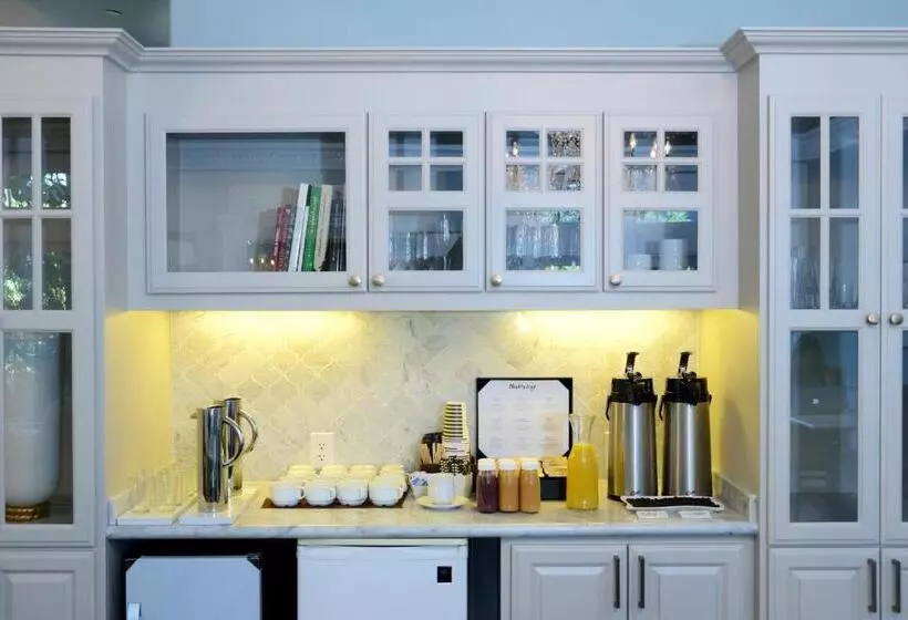 Bed and Breakfast The White House Napa Valley