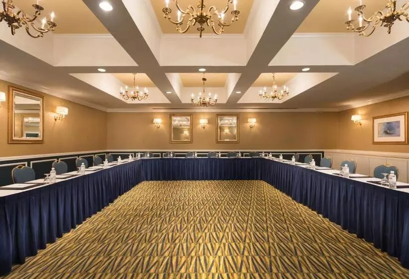 Отель Boardwalk Inn