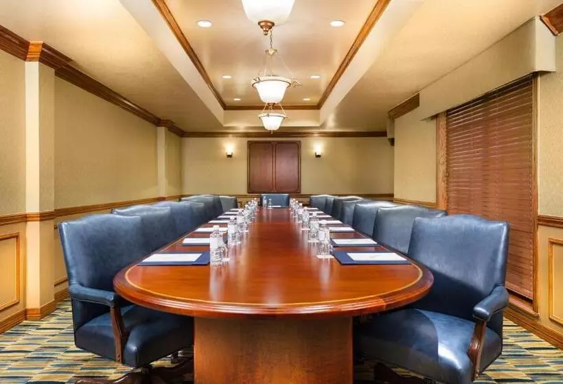 Отель Boardwalk Inn