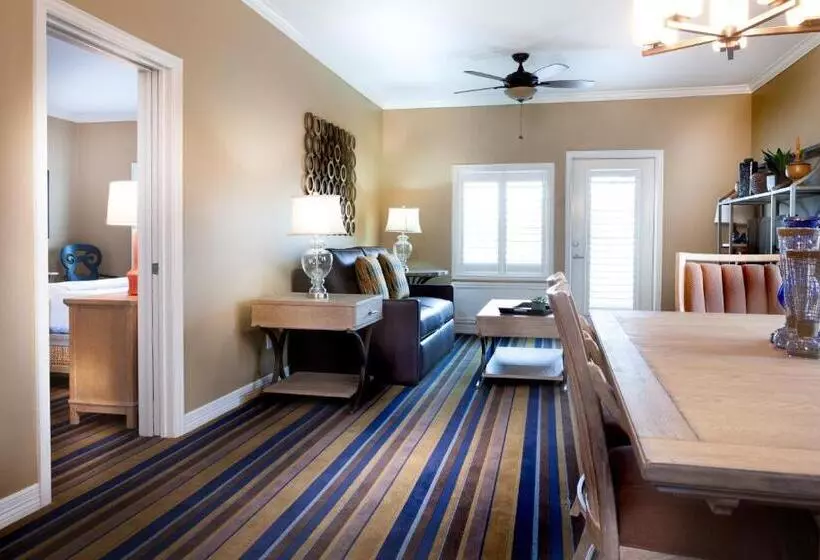 Отель Boardwalk Inn