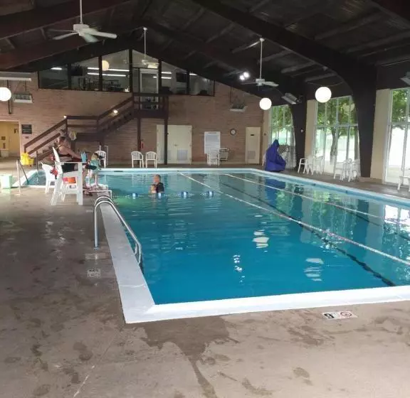 בית מלון כפרי Breckinridge Inn