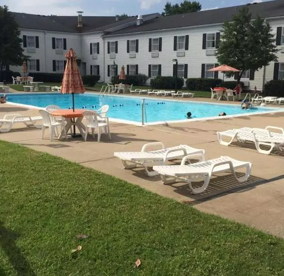 בית מלון כפרי Breckinridge Inn