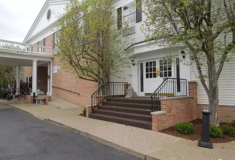 בית מלון כפרי Breckinridge Inn