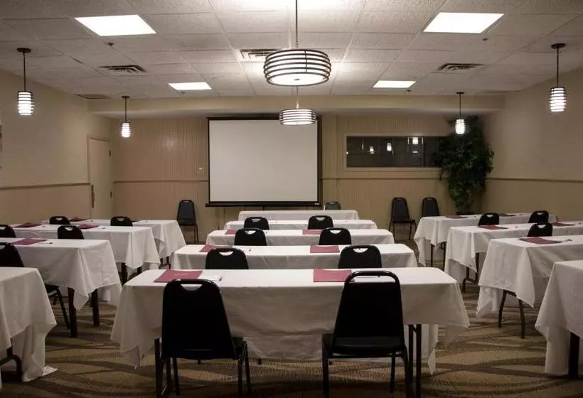 בית מלון כפרי Breckinridge Inn