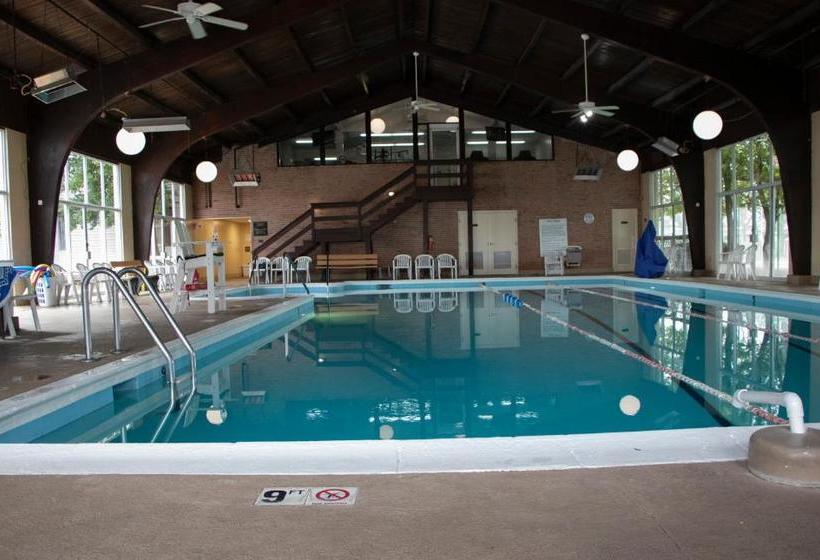 בית מלון כפרי Breckinridge Inn