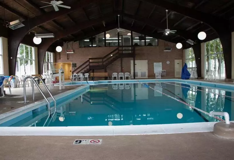 בית מלון כפרי Breckinridge Inn