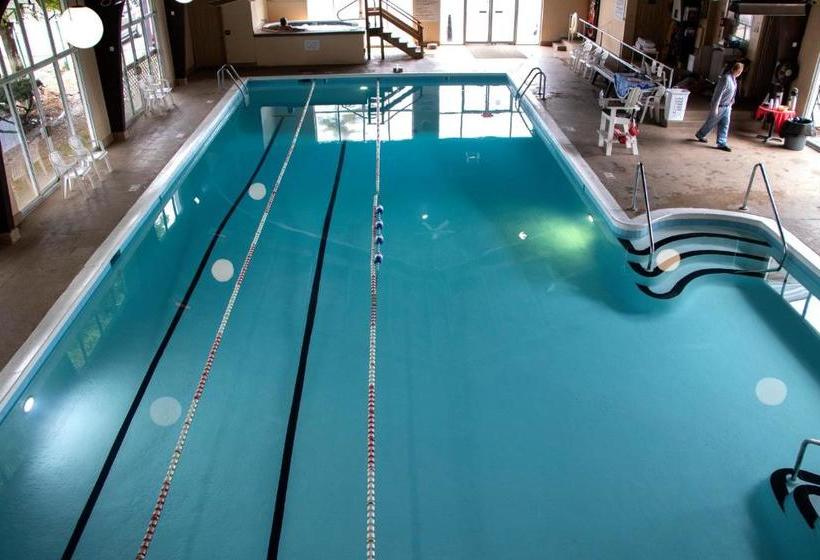 בית מלון כפרי Breckinridge Inn