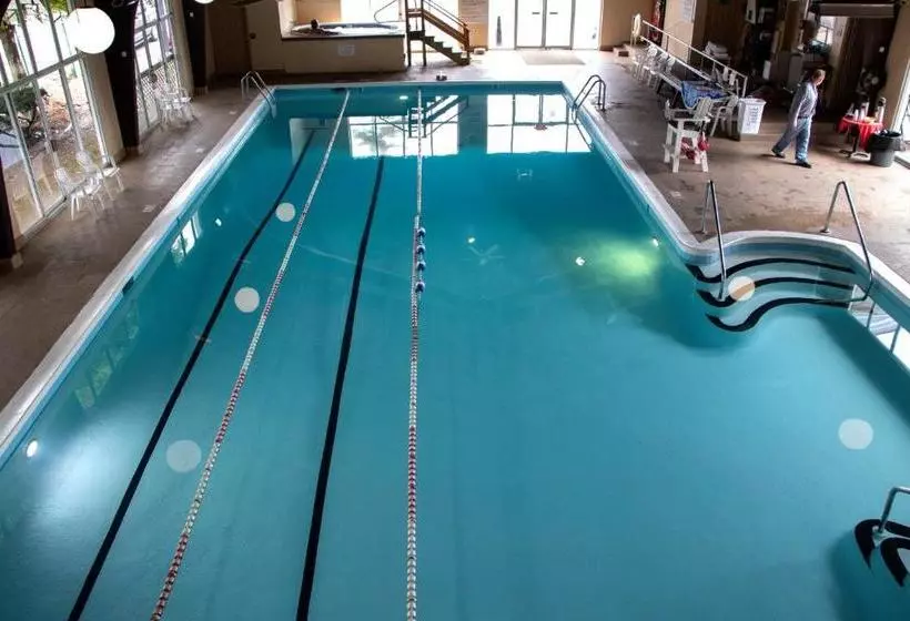 בית מלון כפרי Breckinridge Inn