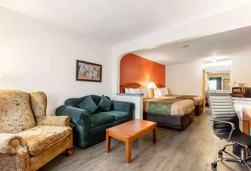 هتل Econo Lodge Inn & Suites