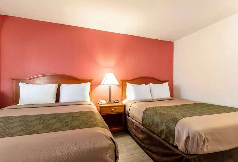 هتل Econo Lodge Inn & Suites