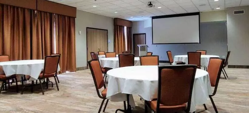 בית מלון כפרי Holiday Inn Express Springdale   Zion National Park Area, An Ihg