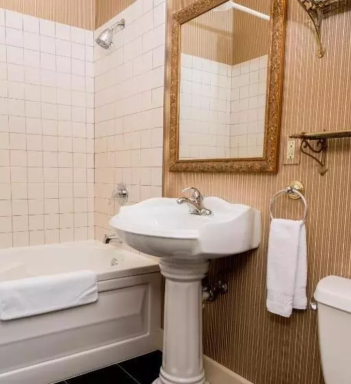 Отель The Bishop