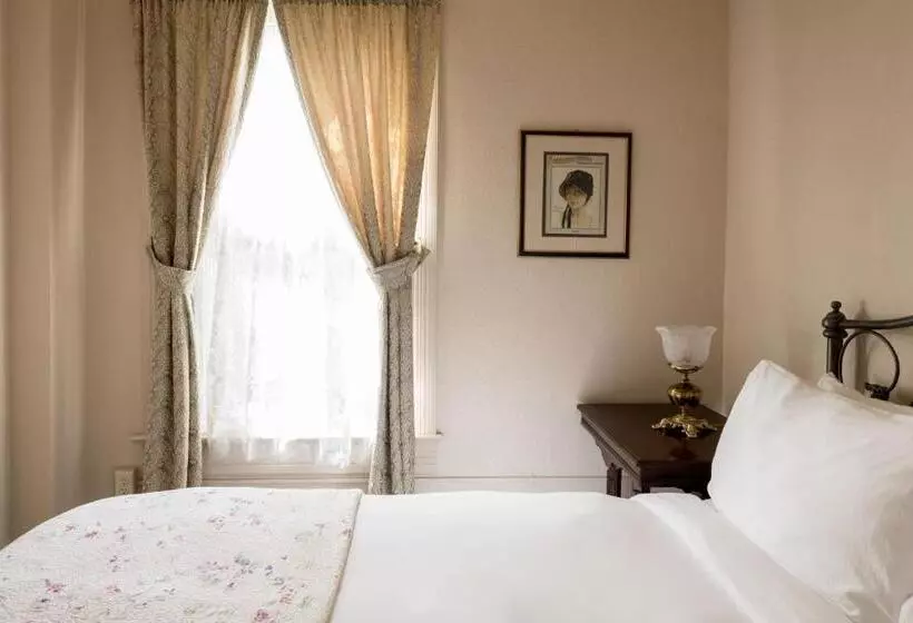 Отель The Bishop