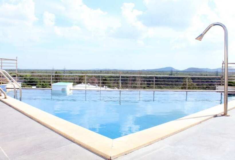 Отель Alegria Whitehouse Mambakkam