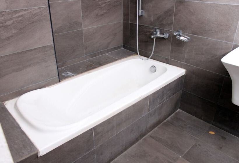 Отель Alegria Whitehouse Mambakkam